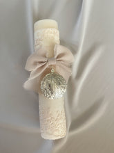 Cargar imagen en el visor de la galería, Velas Colección Tul Bordado Medallas Virgen Guadalupe y Milagrosa