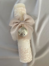 Cargar imagen en el visor de la galería, Velas Colección Tul Bordado Medallas Virgen Guadalupe y Milagrosa