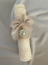 Cargar imagen en el visor de la galería, Velas Colección Tul Bordado Medallas Virgen Guadalupe y Milagrosa