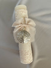 Cargar imagen en el visor de la galería, Velas Colección Tul Bordado Medallas Virgen Guadalupe y Milagrosa