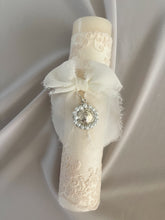 Cargar imagen en el visor de la galería, Velas Colección Tul Bordado Medallas Virgen Guadalupe y Milagrosa