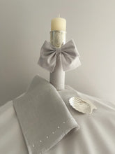 Cargar imagen en el visor de la galería, Kit Bautizo Colección ARO con Virgen de Guadalupe OVAL con Moño Listón Lino