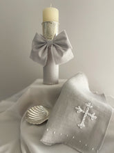 Cargar imagen en el visor de la galería, Kit Bautizo Colección ARO con Virgen de Guadalupe OVAL con Moño Listón Lino