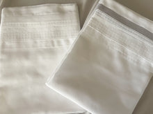 Cargar imagen en el visor de la galería, Juego de Sábanas Algodón Piqué y Tira Bordada Española