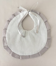 Cargar imagen en el visor de la galería, Baberos Piqué Español