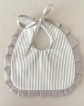 Cargar imagen en el visor de la galería, Baberos Piqué Español