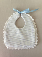 Cargar imagen en el visor de la galería, Baberos Piqué Español