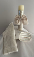 Cargar imagen en el visor de la galería, Kit Bautizo Colección ARO con Virgen de Guadalupe OVAL con Moño Listón Lino