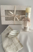 Cargar imagen en el visor de la galería, Kit Bautizo Colección ARO con Virgen de Guadalupe REDONDA con Moño Gasa