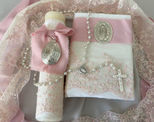 Cargar imagen en el visor de la galería, Kit de Primera Comunión Colección PEONY con Medalla Virgen de Guadalupe