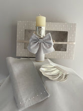 Cargar imagen en el visor de la galería, Kit Bautizo Colección ARO/Virgen de Guadalupe Redonda con Moño Listón Lino