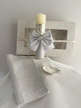 Cargar imagen en el visor de la galería, Kit Bautizo Colección ARO/Virgen de Guadalupe Redonda con Moño Listón Lino