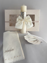 Cargar imagen en el visor de la galería, Kit Bautizo Colección ARO/Virgen de Guadalupe Redonda con Moño Listón Lino