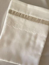 Cargar imagen en el visor de la galería, Juego de Sábanas Algodón Piqué y Tira Bordada Española
