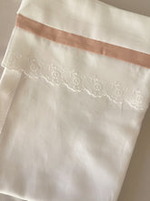 Cargar imagen en el visor de la galería, Sets para Cuna Piqué Español y Tira Bordada