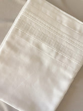 Cargar imagen en el visor de la galería, Sets para Cuna Piqué Español y Tira Bordada