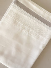 Cargar imagen en el visor de la galería, Sets para Cuna Piqué Español y Tira Bordada