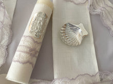 Cargar imagen en el visor de la galería, Kit Bautizo Colección SweetPea Placa Virgen de Guadalupe