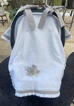 Cargar imagen en el visor de la galería, Cubre Porta Bebé ELEGANCE de Piqué  y Tira Bordada Española