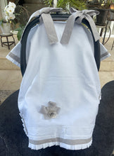 Cargar imagen en el visor de la galería, Cubre Porta Bebé ELEGANCE de Piqué  y Tira Bordada Española