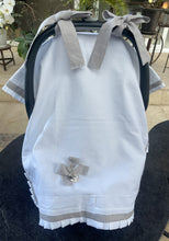 Cargar imagen en el visor de la galería, Cubre Porta Bebé ELEGANCE de Piqué  y Tira Bordada Española