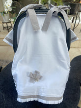 Cargar imagen en el visor de la galería, Cubre Porta Bebé ELEGANCE de Piqué  y Tira Bordada Española