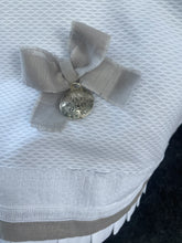 Cargar imagen en el visor de la galería, Cubre Porta Bebé ELEGANCE de Piqué  y Tira Bordada Española