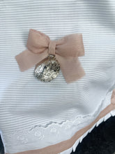 Cargar imagen en el visor de la galería, Cubre Porta Bebé ELEGANCE de Piqué  y Tira Bordada Española