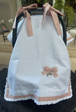 Cargar imagen en el visor de la galería, Cubre Porta Bebé ELEGANCE de Piqué  y Tira Bordada Española