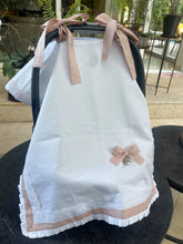 Cargar imagen en el visor de la galería, Cubre Porta Bebé ELEGANCE de Piqué  y Tira Bordada Española