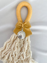 Cargar imagen en el visor de la galería, Bendiciones para puerta de Macramé con Medalla Virgen Guadalupe 3 cms Redonda