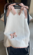 Cargar imagen en el visor de la galería, Cubre Porta Bebé Piqué Grueso con Medalla