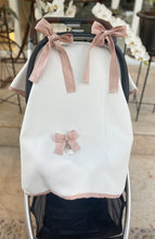 Cargar imagen en el visor de la galería, Cubre Porta Bebé Piqué Grueso con Medalla