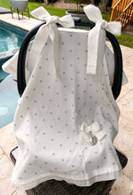 Cargar imagen en el visor de la galería, Cubre Porta Bebé Colección Estrellitas Piqué y Tira Bordada Española