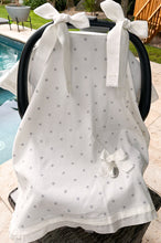 Cargar imagen en el visor de la galería, Cubre Porta Bebé Colección Estrellitas Piqué y Tira Bordada Española