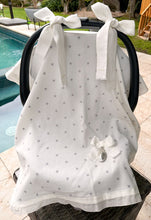 Cargar imagen en el visor de la galería, Cubre Porta Bebé Colección Estrellitas Piqué y Tira Bordada Española