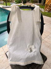 Cargar imagen en el visor de la galería, Cubre Porta Bebé Colección Estrellitas Piqué y Tira Bordada Española