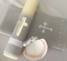 Cargar imagen en el visor de la galería, Kit Bautizo con Cruz Plateada