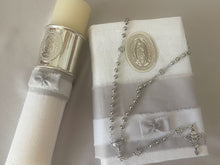 Cargar imagen en el visor de la galería, Kit Primera Comunión Colección Elegance con Aro e Imagen Virgen de Guadalupe Oval