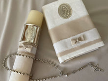 Cargar imagen en el visor de la galería, Kit Primera Comunión Colección Elegance con Aro e Imagen Virgen de Guadalupe Oval