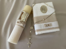 Cargar imagen en el visor de la galería, Kit Primera Comunión Colección Elegance con Aro e Imagen Virgen de Guadalupe Oval