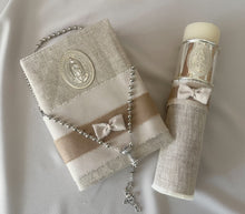 Cargar imagen en el visor de la galería, Kit Primera Comunión Colección Elegance con Aro e Imagen Virgen de Guadalupe Oval