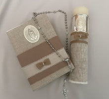 Cargar imagen en el visor de la galería, Kit Primera Comunión Colección Elegance con Aro e Imagen Virgen de Guadalupe Oval