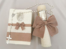 Cargar imagen en el visor de la galería, Kit Primera Comunion Colección ARO con Virgen de Guadalupe OVAL con Moño Listón Lino