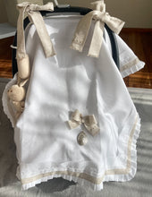 Cargar imagen en el visor de la galería, Cubre Porta Bebé ELEGANCE de Piqué  y Tira Bordada Española