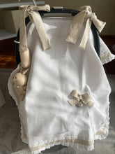 Cargar imagen en el visor de la galería, Cubre Porta Bebé ELEGANCE de Piqué  y Tira Bordada Española