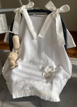 Cargar imagen en el visor de la galería, Cubre Porta Bebé ELEGANCE de Piqué  y Tira Bordada Española