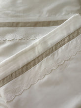 Cargar imagen en el visor de la galería, Sets para Cuna Piqué Español y Tira Bordada