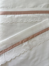 Cargar imagen en el visor de la galería, Sets para Cuna Piqué Español y Tira Bordada