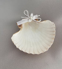 Cargar imagen en el visor de la galería, Kit Bautizo Colección PEONY Bordado Tul Español con Medalla Virgen Guadalupe Perlas